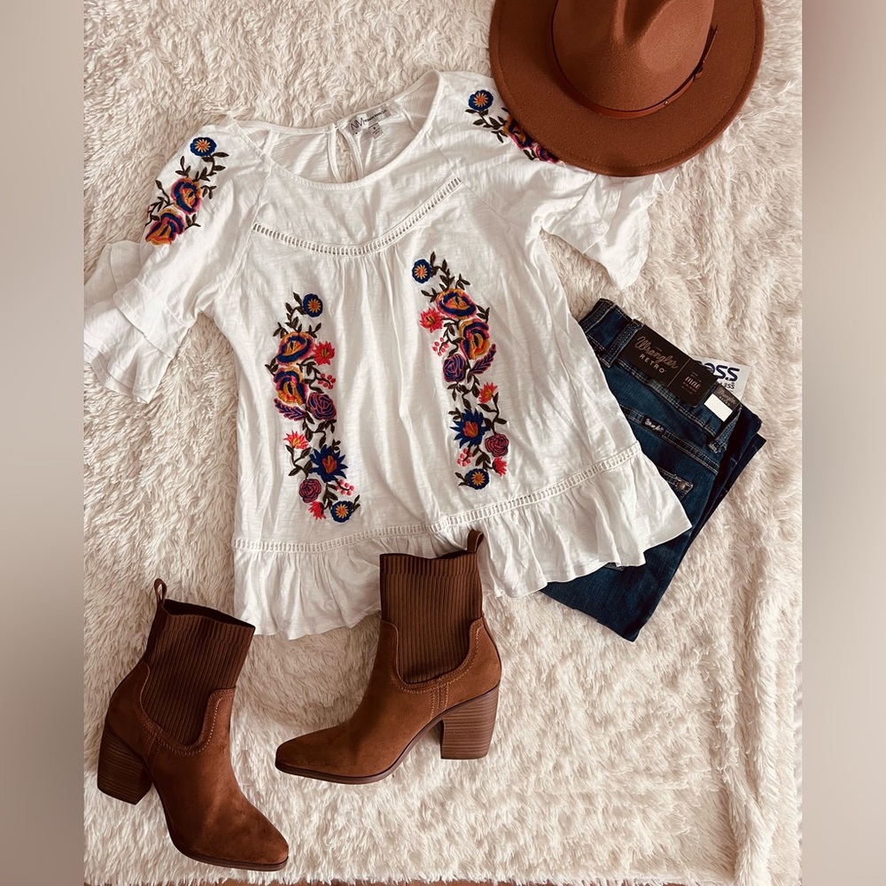 Neiman Marcus Embroidered Boho Floral Blouse | Western Chic Top Small - Picture 2 of 4
